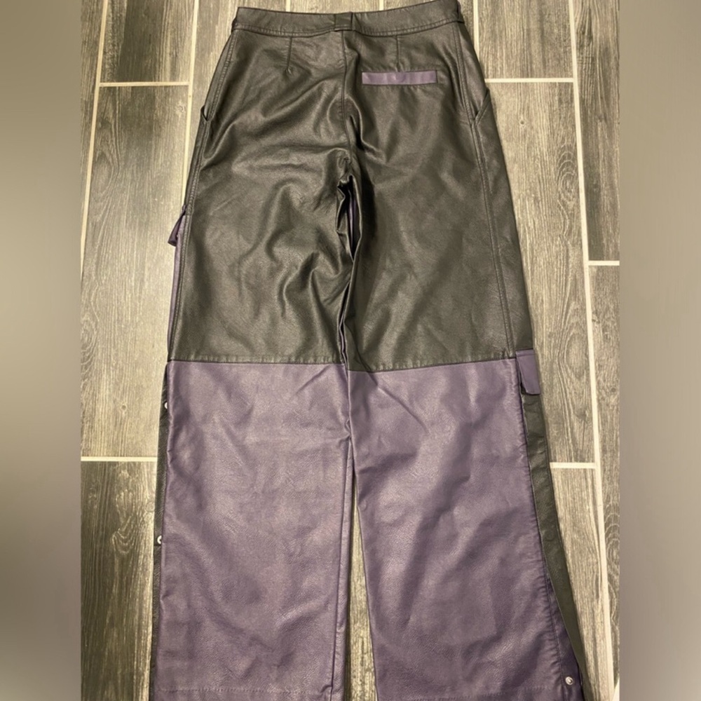 RARE Air Jordan Bottoms Womens Classics 2.0
Luxe Plush Faux Leather Pants Small - Picture 9 of 9